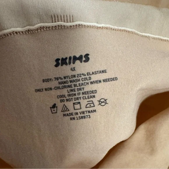 Skims Everyday Sculpt Above The Knee Short Ochre 4X - Picture 8 of 8